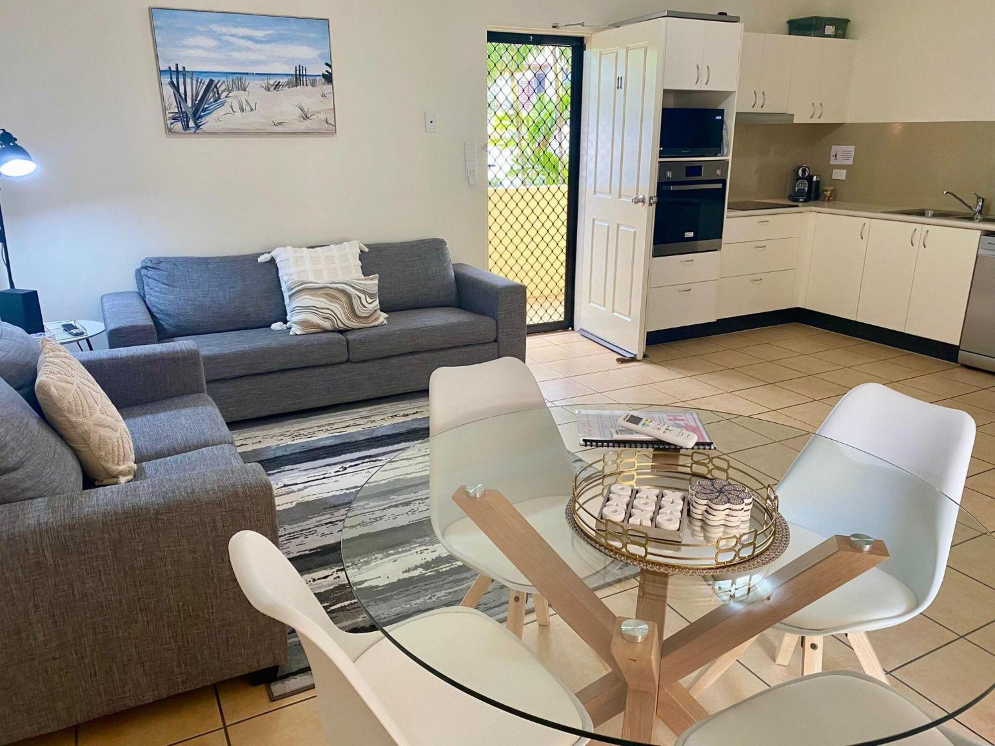Within Reach Of The Beach! Townsville Exterior photo