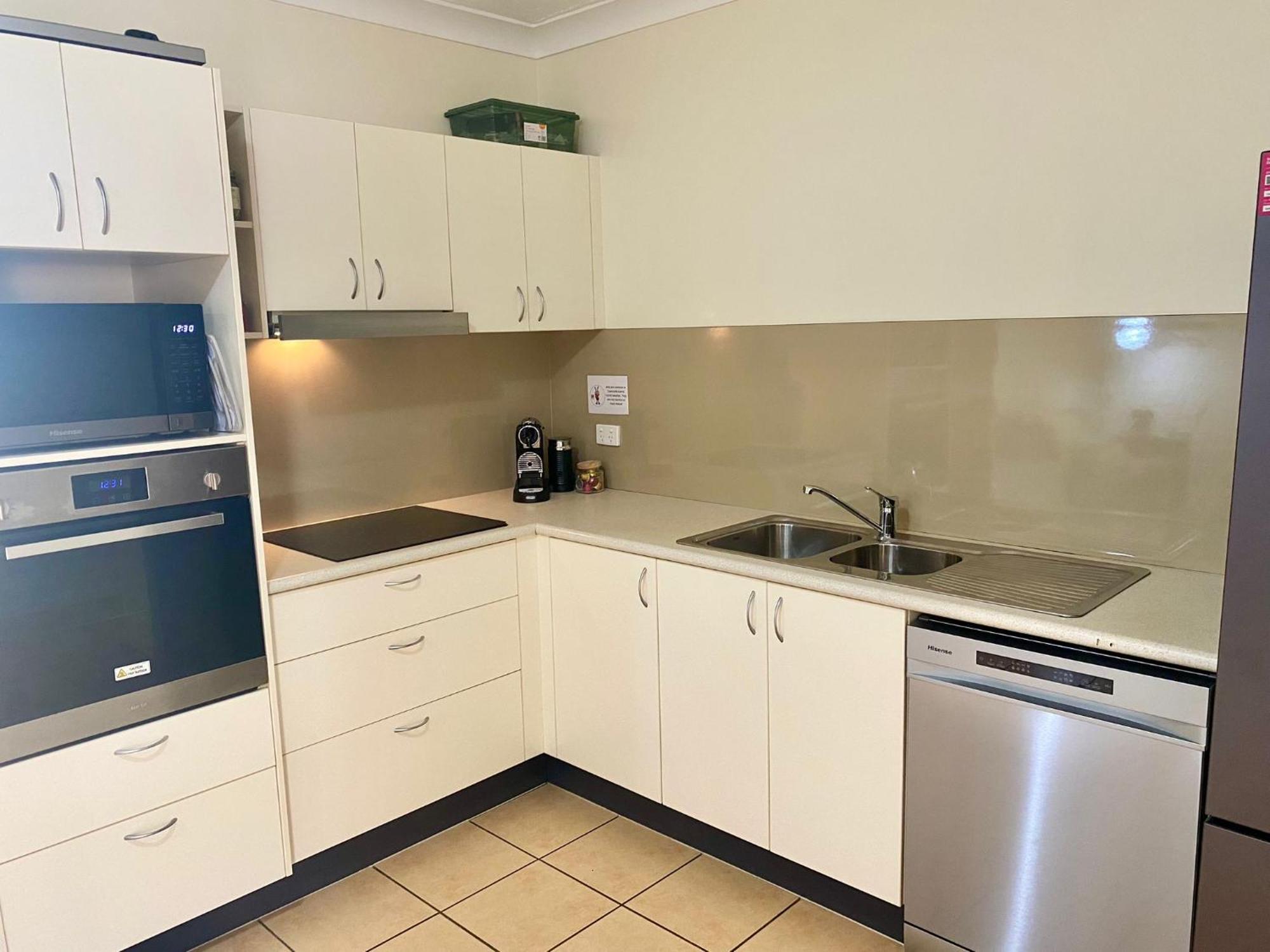 Within Reach Of The Beach! Townsville Room photo